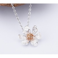 Virág alakú medálos ezüst nyaklánc